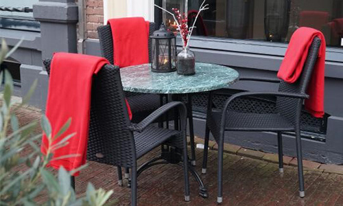 Dekentjes op stoelen